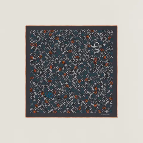 A variation of the Hermès scarf `Maillons déchainés` first edited in 2020 by `Sandy Queudrus`