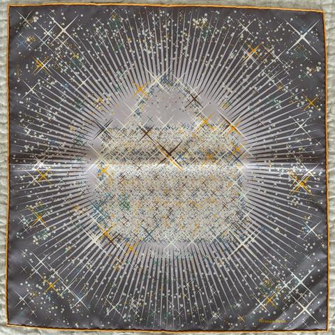 A variation of the Hermès scarf `Magic kelly` first edited in  by `Dimitri Rybaltchenko`